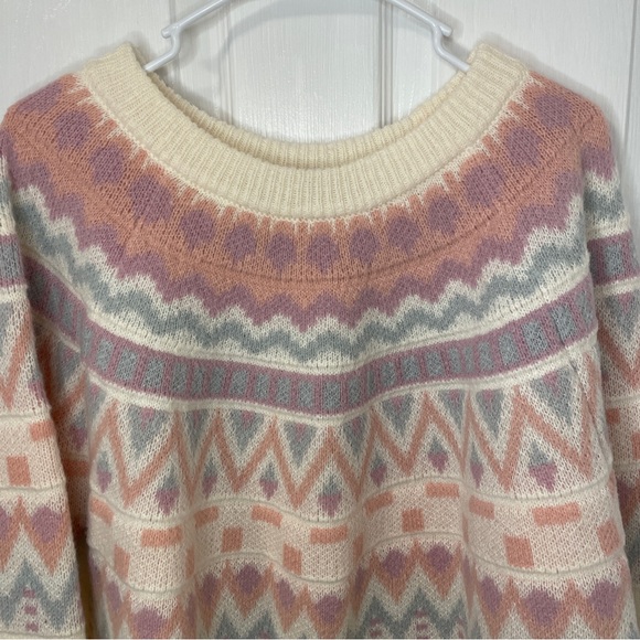 Cream sweater with pastel designs - Picture 3 of 5